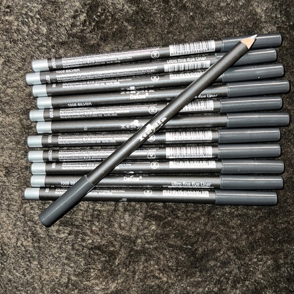 ❤️‍🔥- New - Italia Deluxe eye liner 1005 Silver - Picture 2 of 3